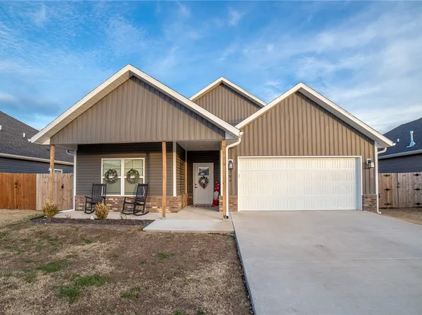 284 Miles Ave, Gentry, AR 72734