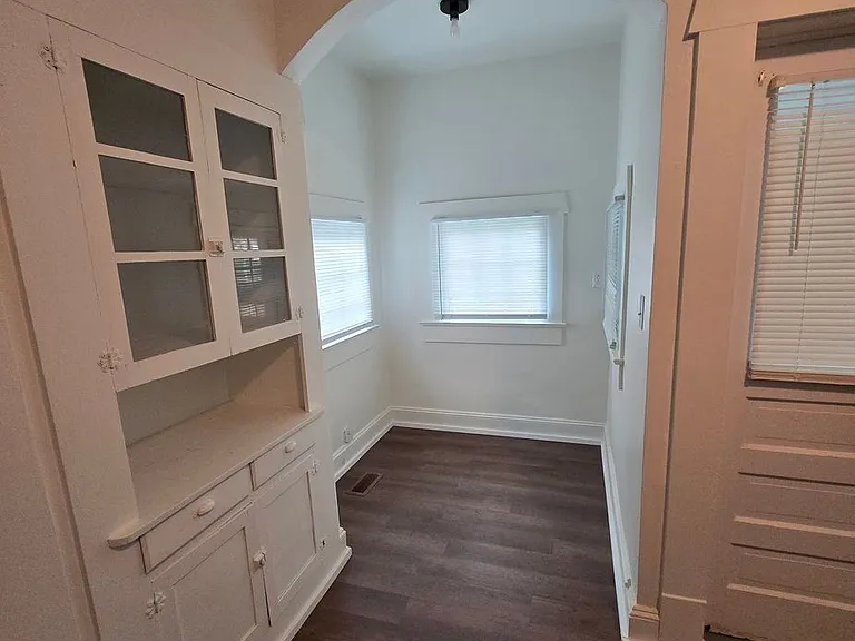 901 Montgomery Ave — Photo 9