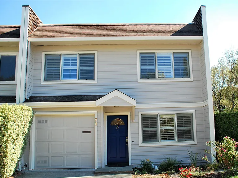 71 Prince Royal Dr — Photo 1