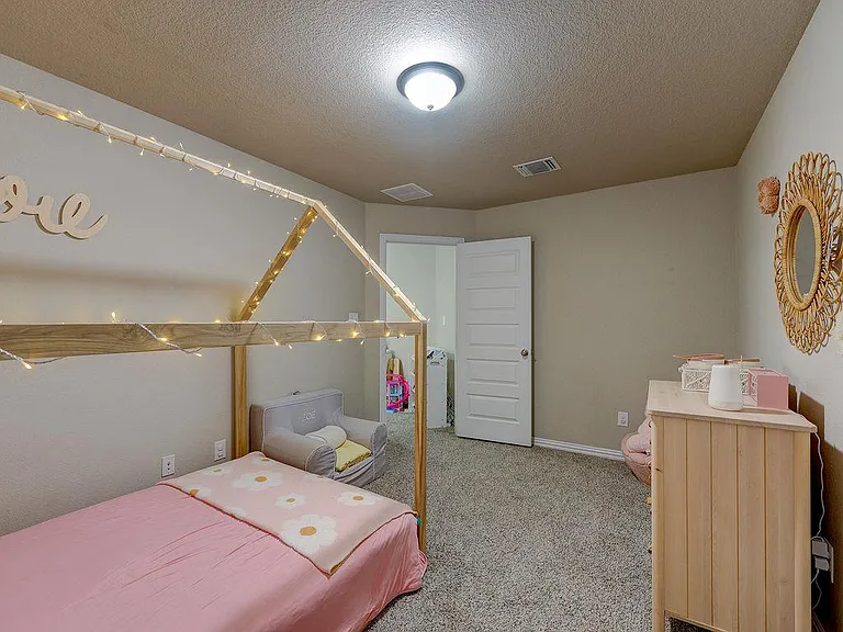 4140 Van Ness Ave — Photo 21