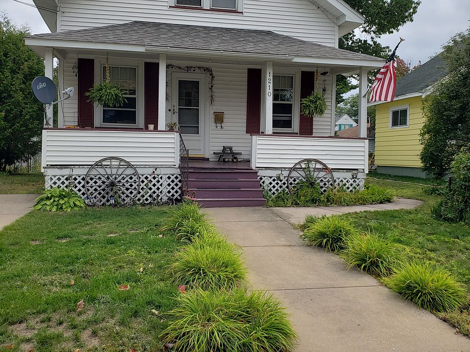 1st image of 1210 Pine St