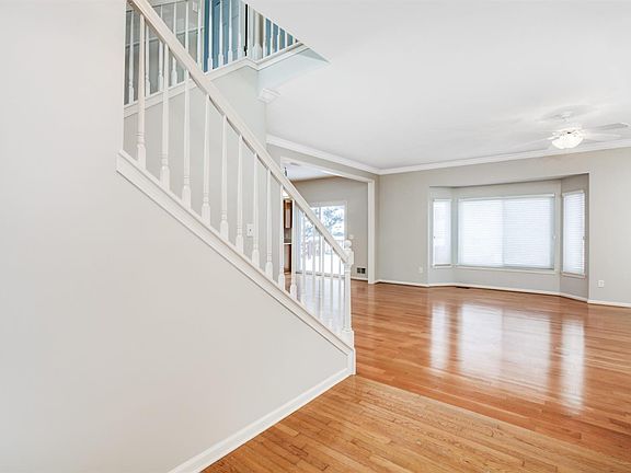 4th image of 280 Sandrock Ct