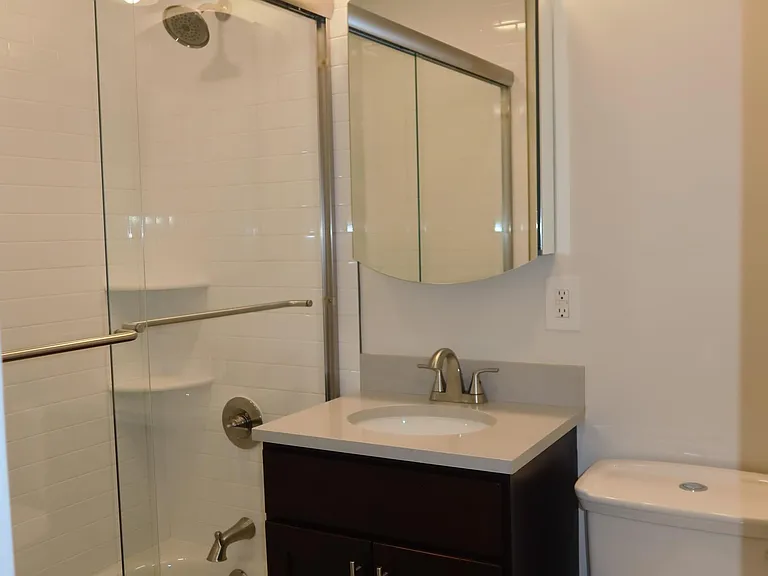 Strathmore Gardens Apartments — Photo 10