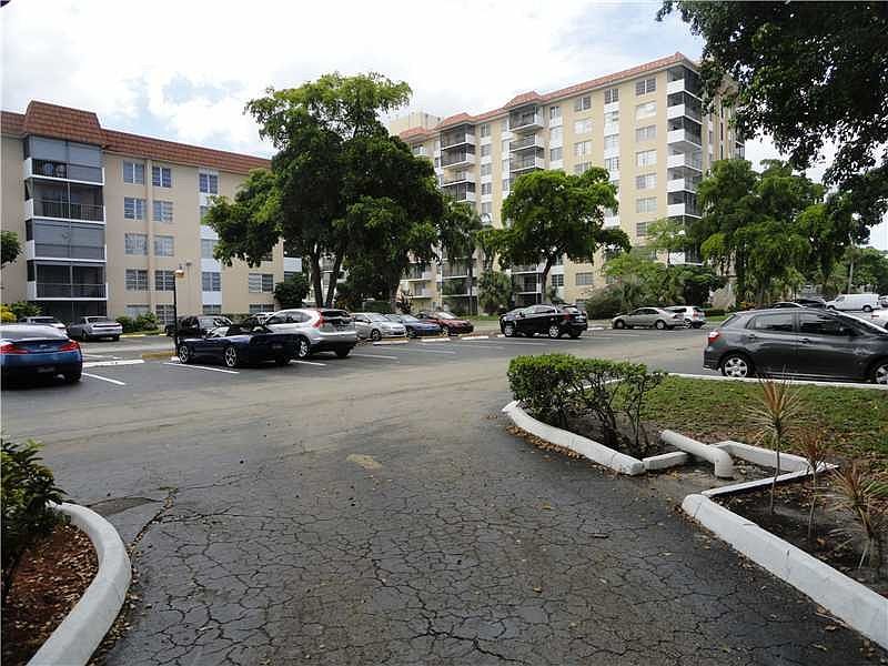2nd image of 4160 Inverrary Dr APT 407
