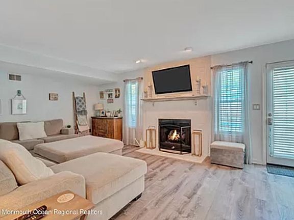 2nd image of 813 France Ct