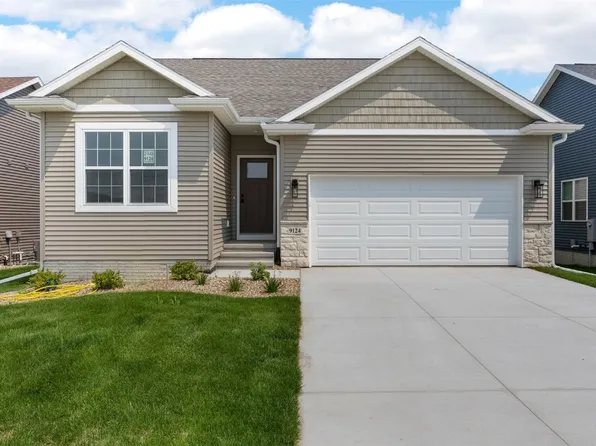 9124 Grand Oaks Dr NE, Cedar Rapids, IA 52402