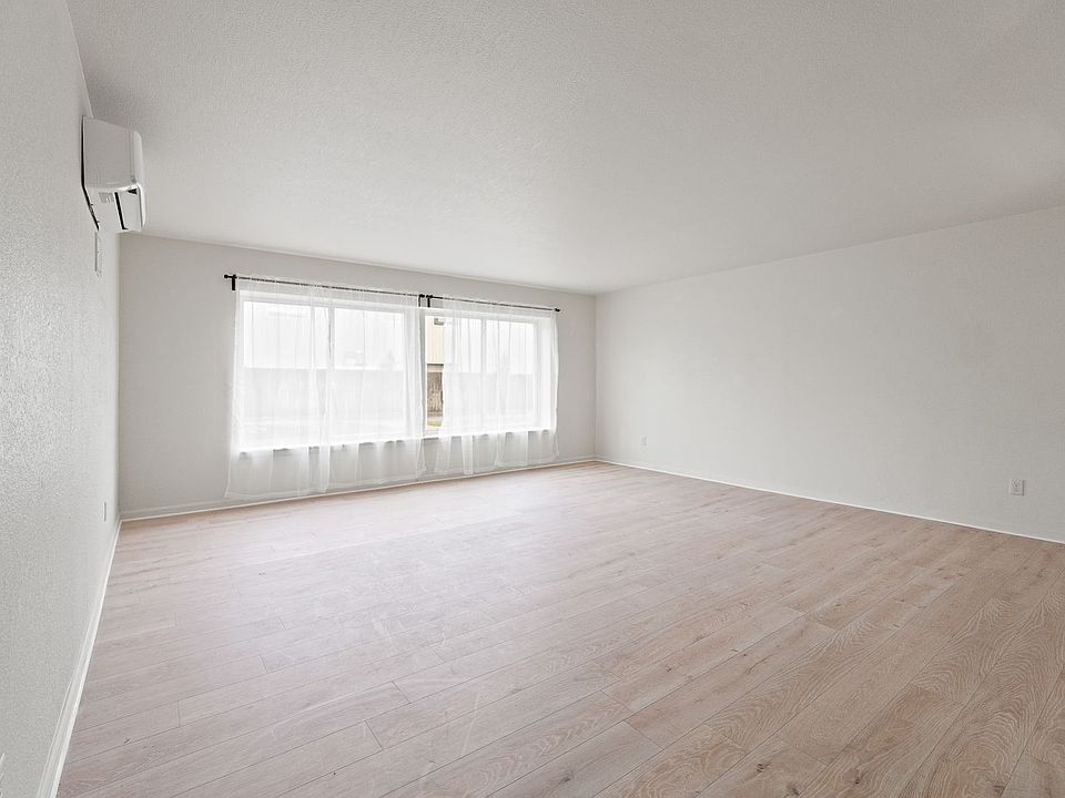 1st image of 2445 Fairfield Ave #101