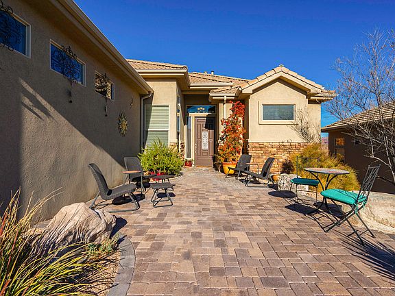 3rd image of 221 N Emeraud Dr #28