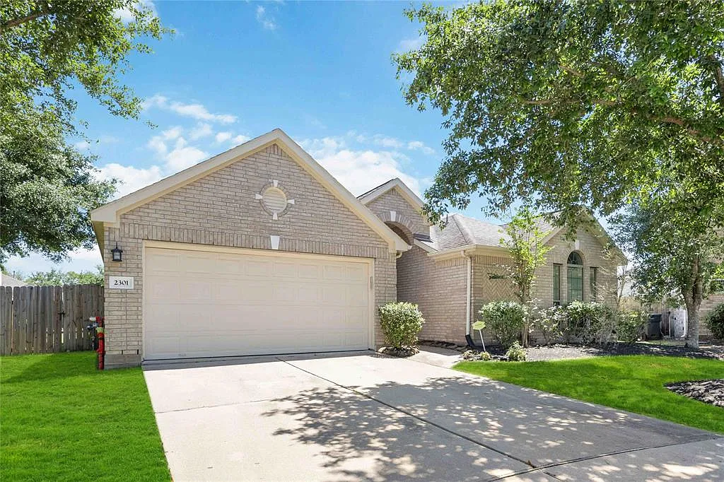 4 bed, 2347 sqft, $2,800 — Photo 3