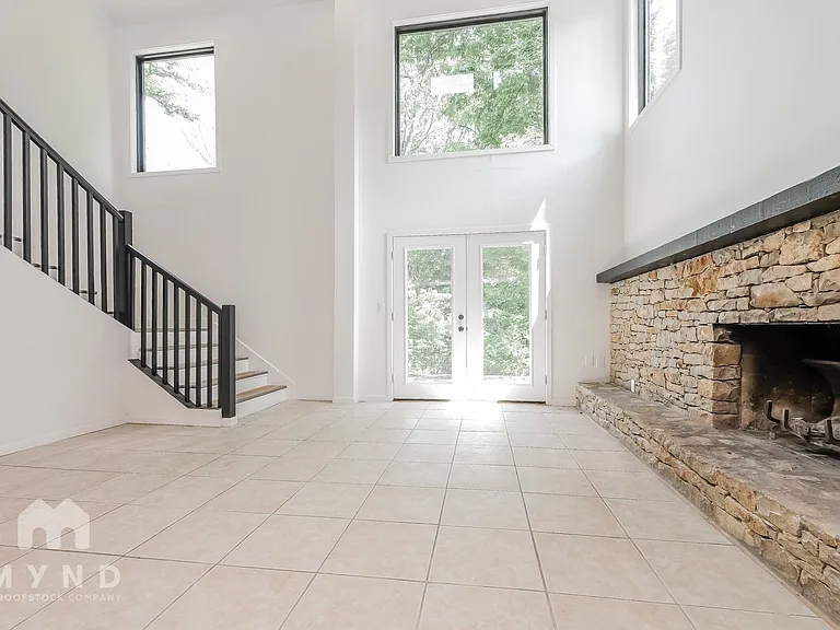 527 Lancelot Dr — Photo 7