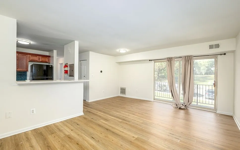 Cameron Pointe Apartments — Photo 2