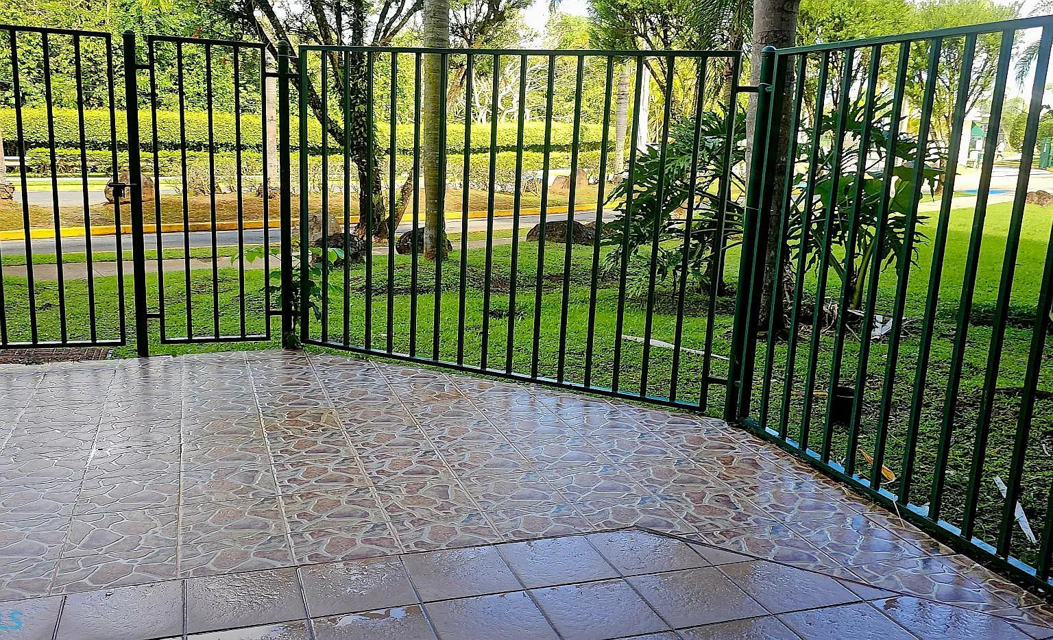 Aventura, Encantada (Condominio) — Photo 1