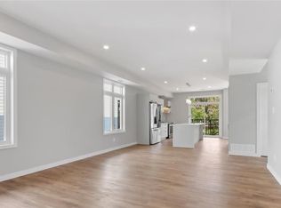 1377 B Maxime St #A, Ottawa, ON K1B 3L2