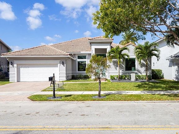 2nd image of 3847 Crestwood Cir