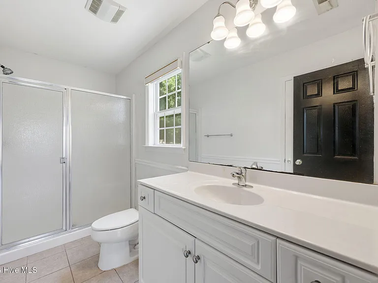 106 Lakeside Green Dr — Photo 17