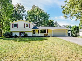 6 Sunnybrook Ln, Fairport, NY 14450