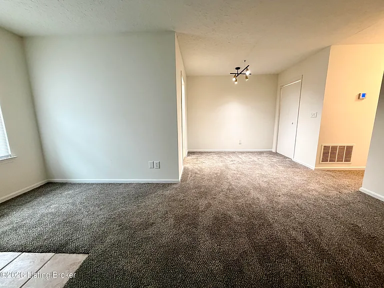 710 Victoria Ct — Photo 2
