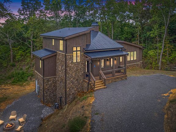 3rd image of 2118 Megan Ridge Rd