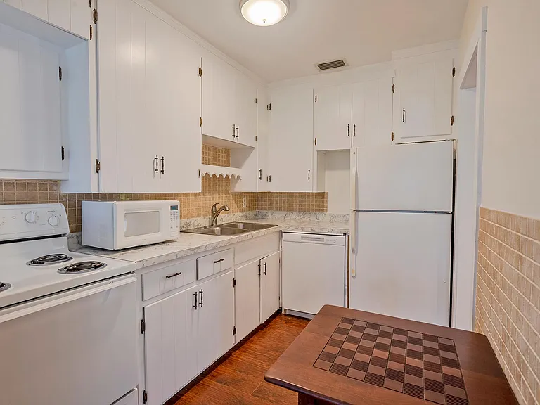 252 Mateo Way NE #A — Photo 6