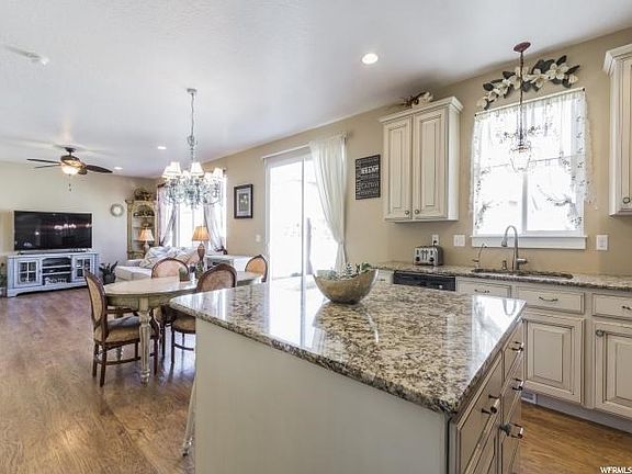 4th image of 5442 W Meadowside Dr