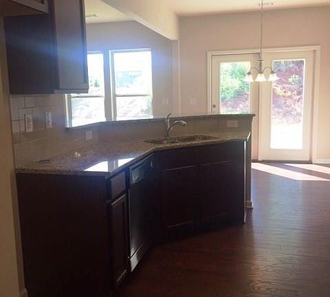4th image of 124 Canvas Ives Dr