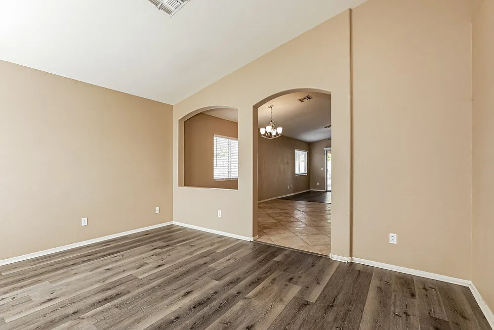 3 bed, 2.0 bath, 1518 sqft, $2,155 — Photo 3