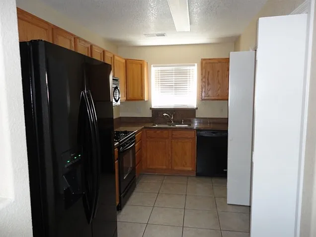 624 Valley Meadows Dr NE — Photo 2