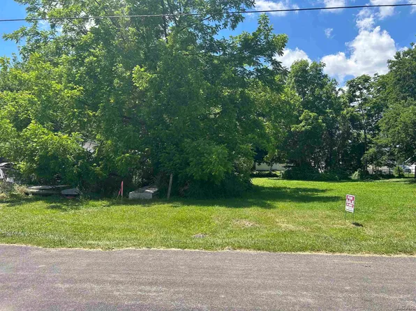 710 Parkwood Ave, Blissfield, MI 49228