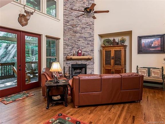 5th image of 53 Rolling Meadow Ln