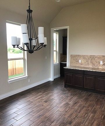 4th image of 15631 Albrecht Ln