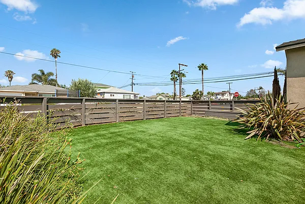1207 Florence St — Photo 23