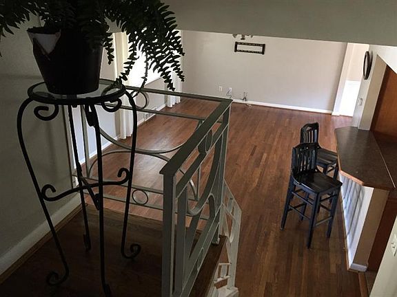 4th image of 5555 Green Acres Ct