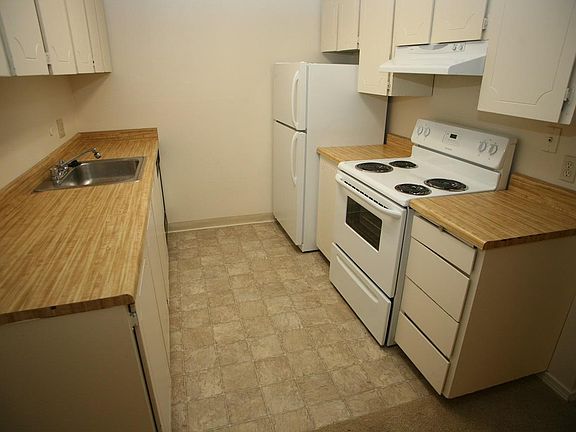 4th image of 12550 Greenwood Ave N #102