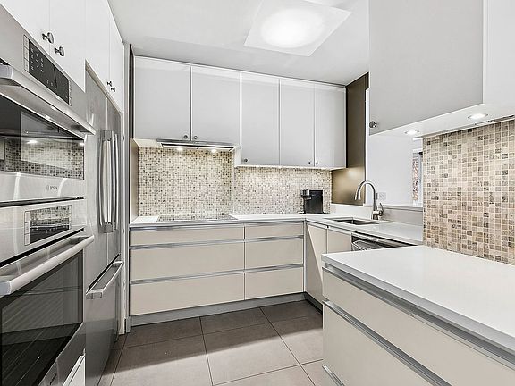 4th image of 1065 Park Ave #4BC