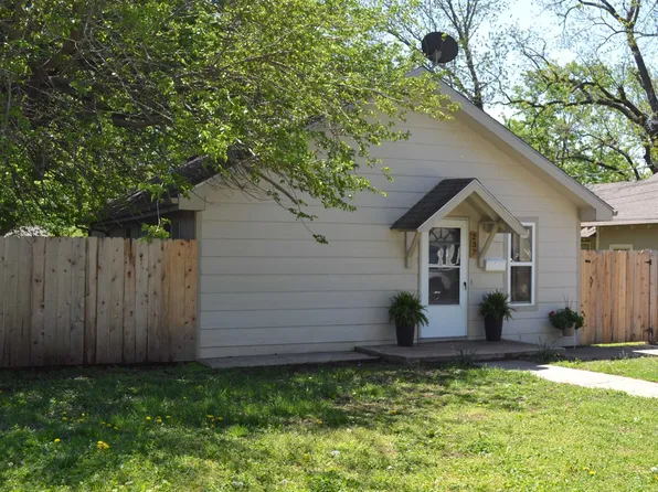 237 E 12th Ave, Augusta, KS 67010