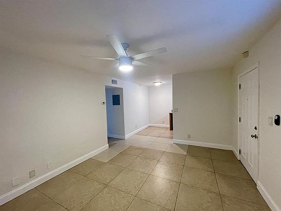 4th image of 607 NE 29th Dr #7