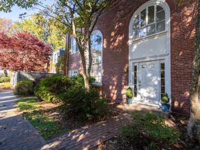 60 Burroughs St APT 33, Jamaica Plain, MA, 02130