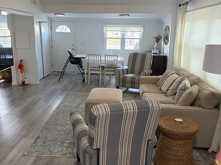 99 Arizona Ave — Photo 2