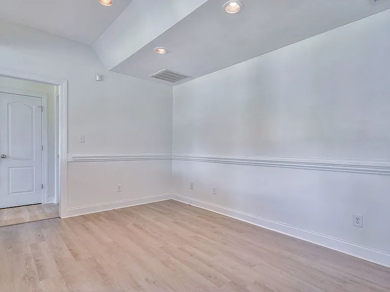 202 Weeping Hollow Ct — Photo 2