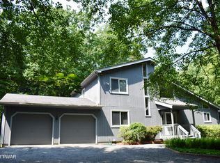 418 Maple Ridge Dr, Blooming Grove, PA 18428