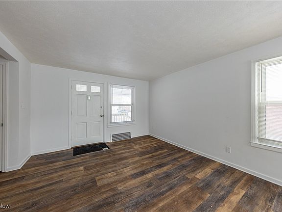 5th image of 21610 Crystal Ave