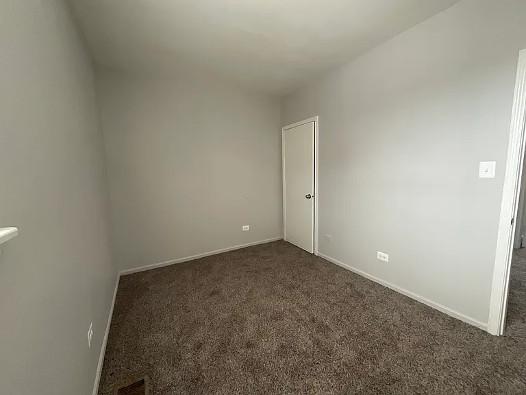 4631 S Lake Park — Photo 5