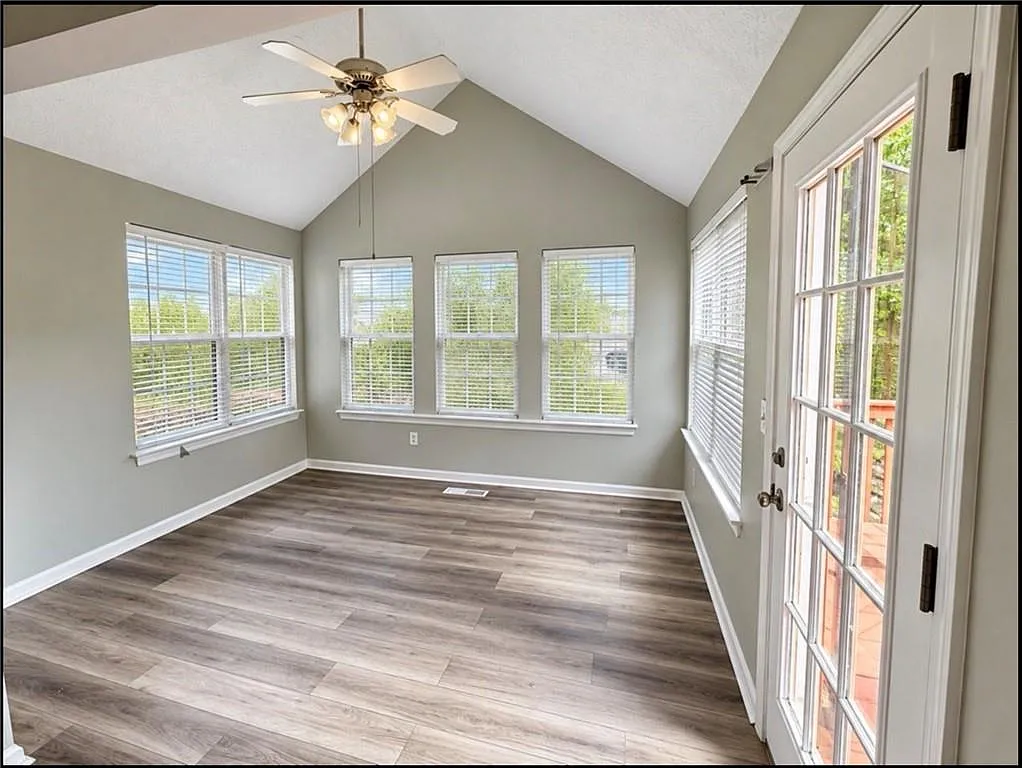 4 bed, 3.5 bath, 1759 sqft, $2,300 — Photo 2