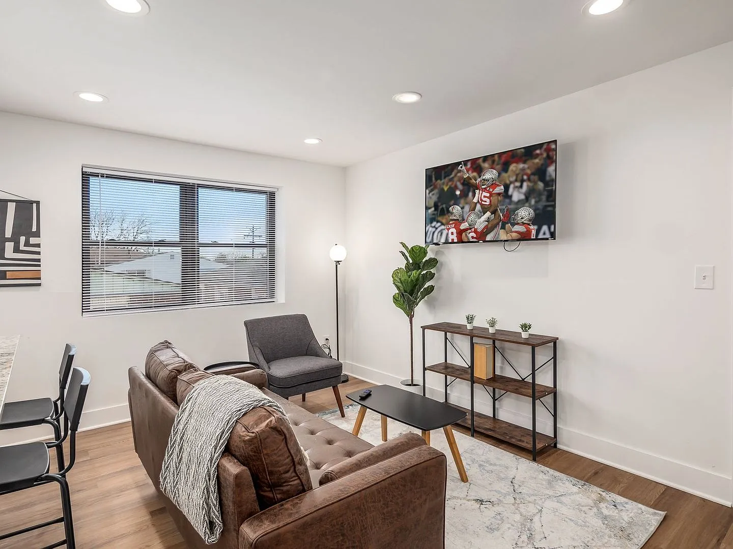 Comfortable 1-Bedroom Apartment with Washer & Dryer, Private Parking & Pet-Friendly Living! — Photo 3