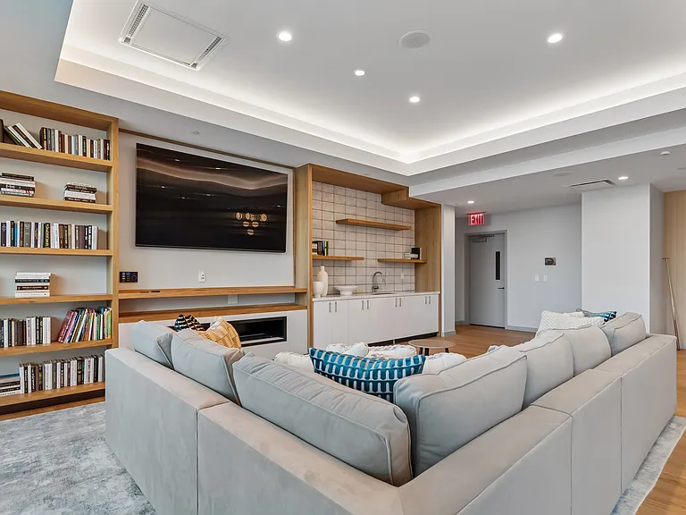 400 Central Ave #2102 — Photo 38