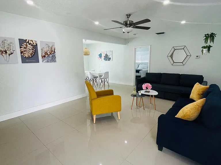 7904 Miramar Pkwy — Photo 16