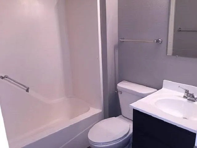 961 Miller Ave #8 — Photo 4