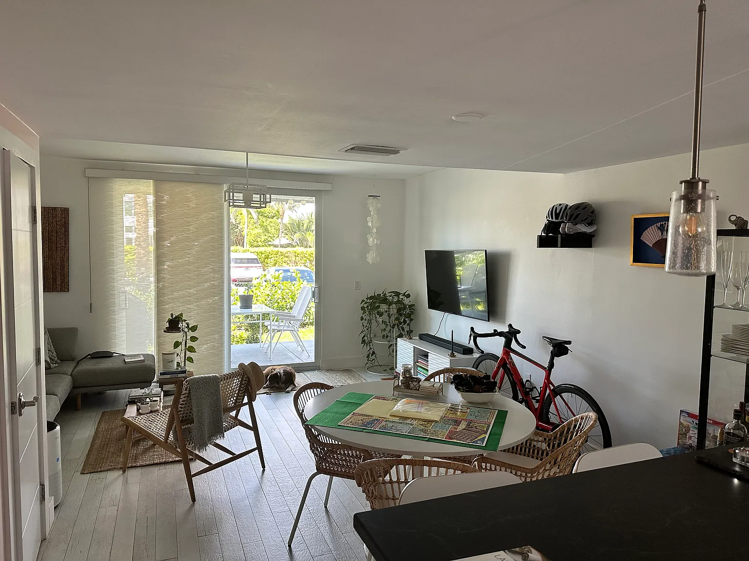 990 E Jeffery St — Photo 3