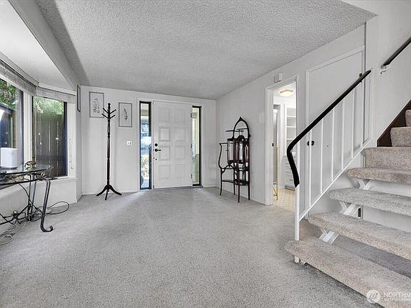 4th image of 15402 Rose Road SW