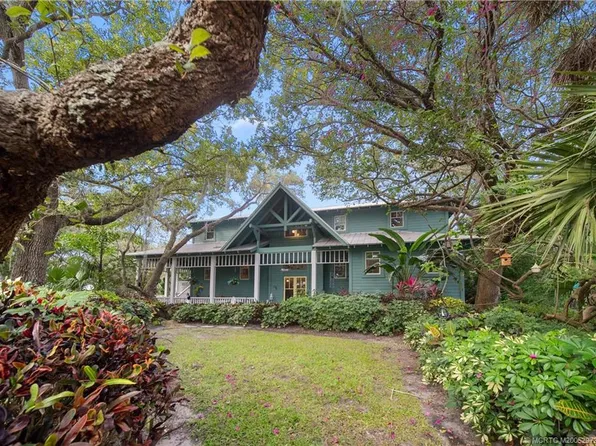 12 Oak Hill Way, Sewalls Pt, FL 34996